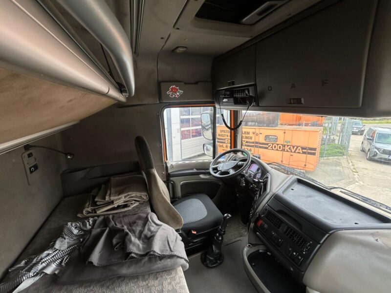 DAF XF 105.510 ciągnik siodłowy + żuraw 2008 rok